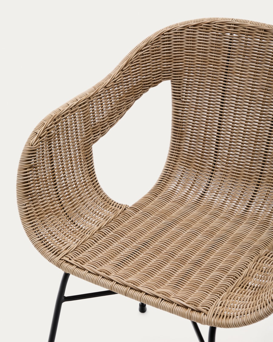 Stapelbarer Stuhl Eltiera aus synthetischem Rattan und schwarzem Stahlgestell