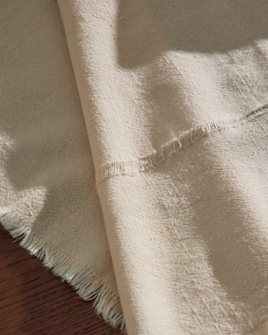 Tischdecke Nuvet aus 100% Baumwolle in ausgefranster Optik beige 170 x 250 cm