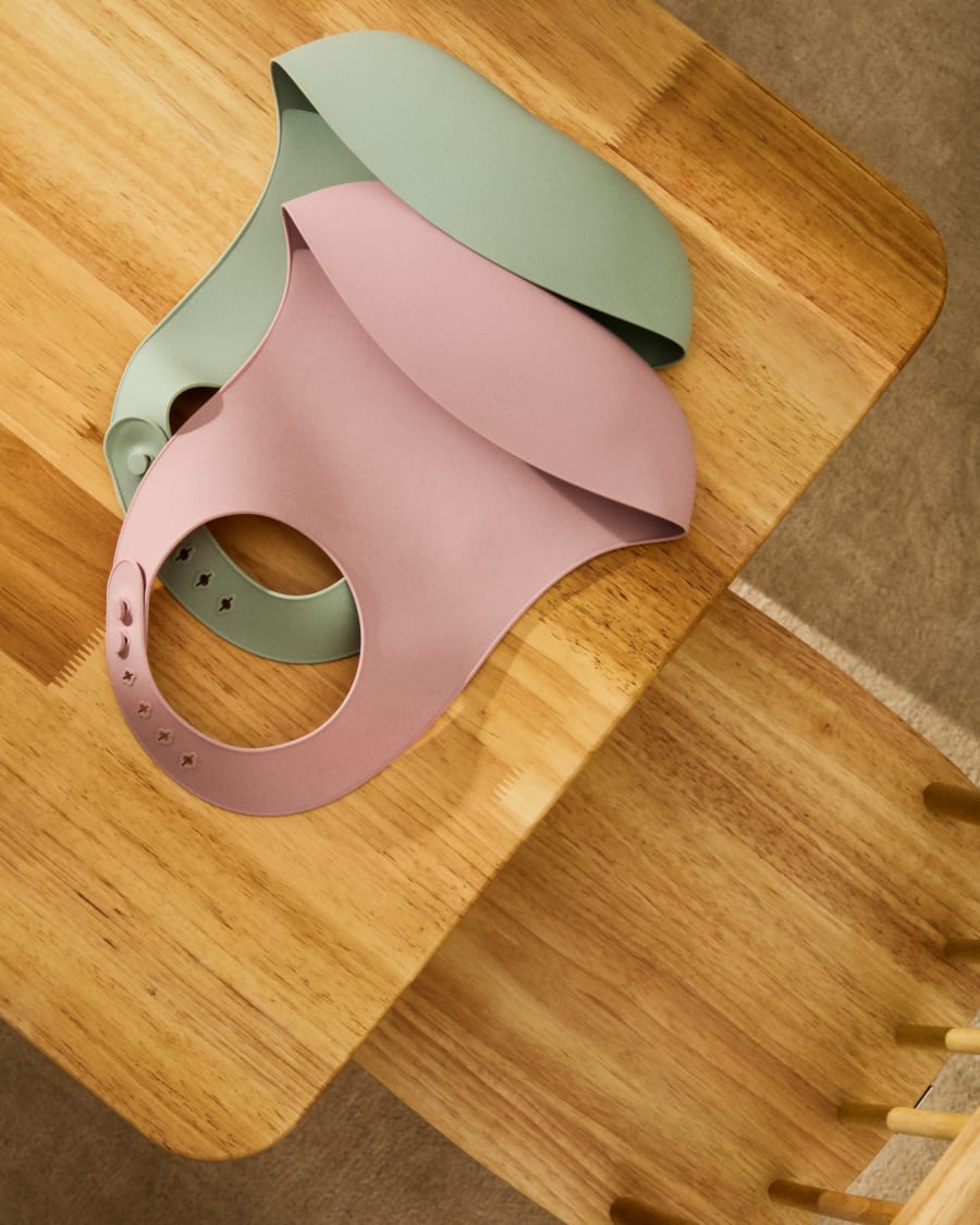 Lili set of two bibs in pink and turquoise silicone