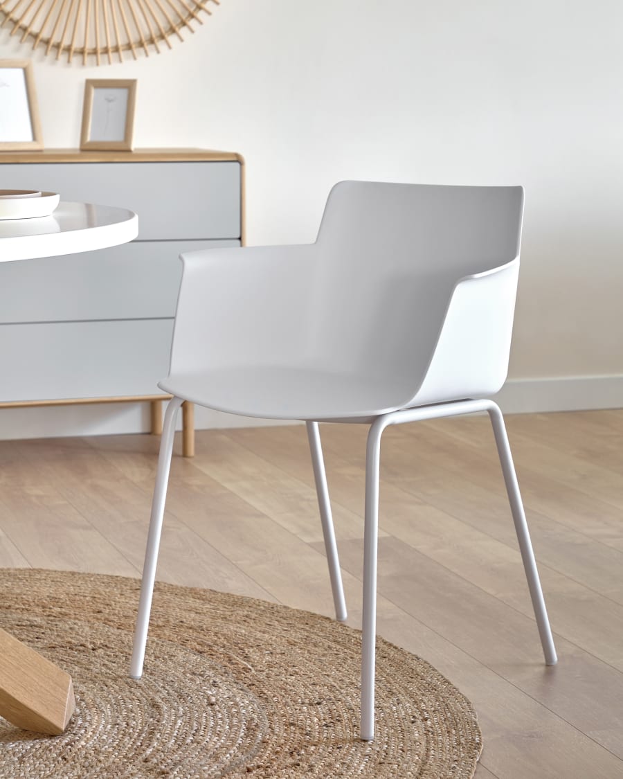 Outdoor Hannia white chair with armrests