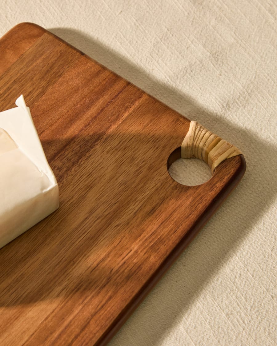 Sardis serving board in FSC 100% acacia wood and rattan 35 x 20 cm