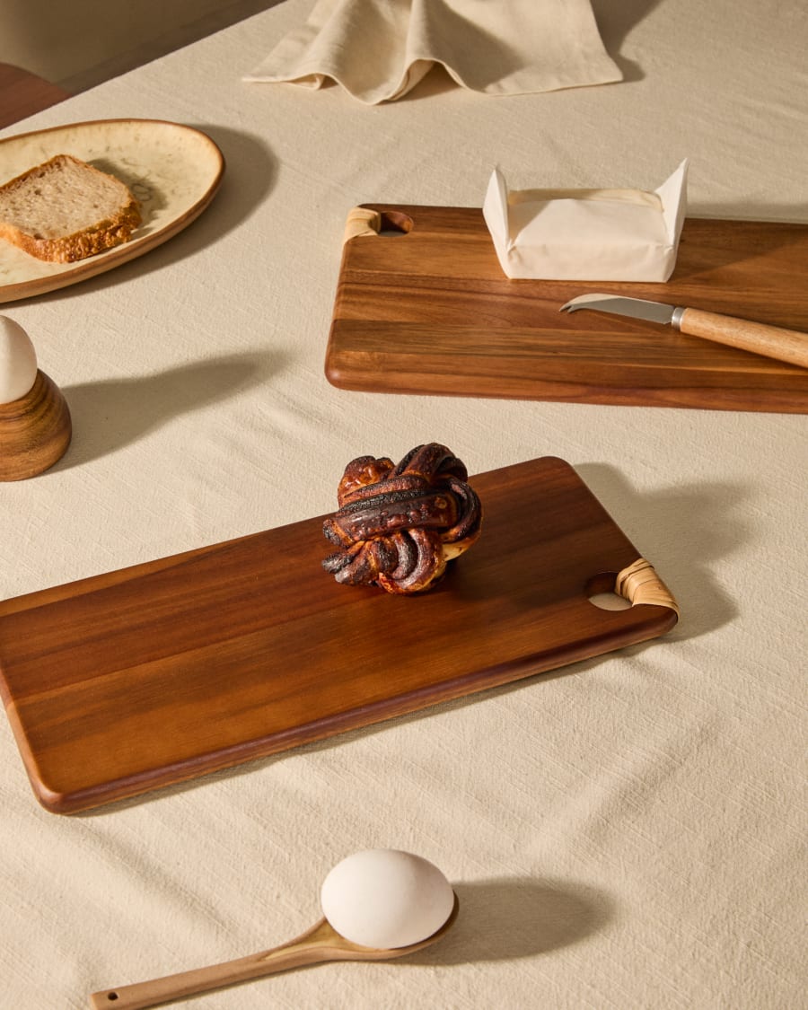 Sardis serving board in FSC 100% acacia wood and rattan 35 x 20 cm