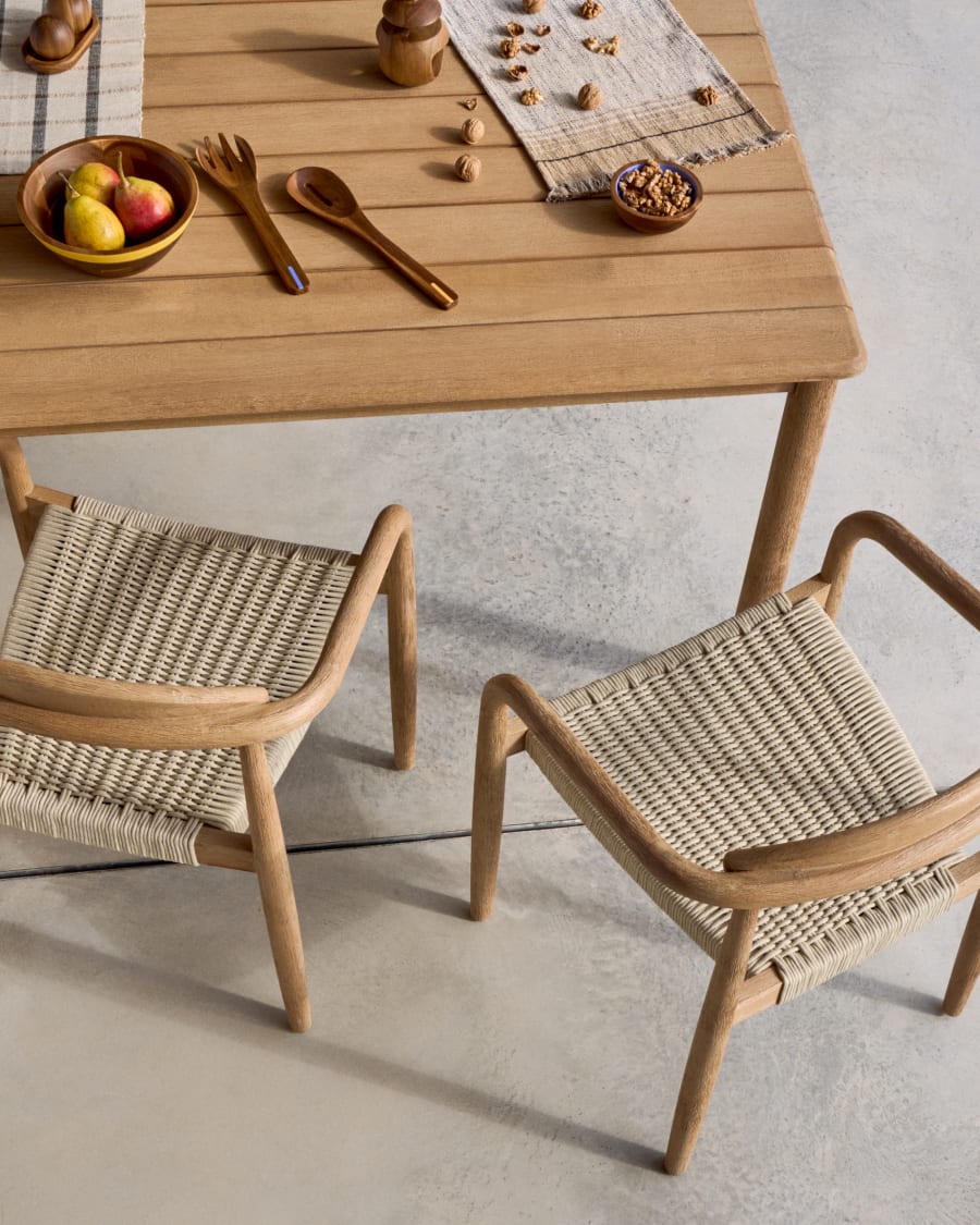 Sori table in FSC 100% solid acacia wood 135 x 135cm