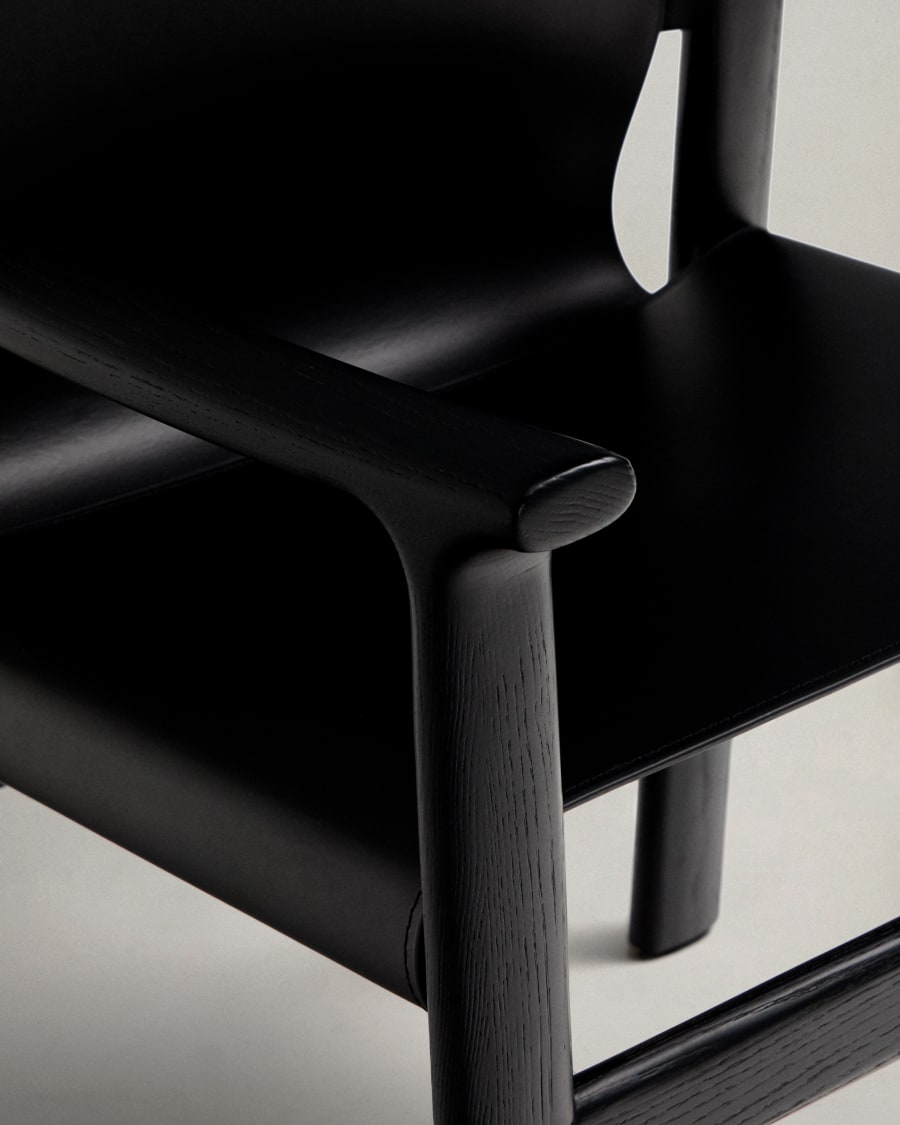 Jan chair made of black recycled leather fibres and FSC 100% solid ash wood with black finish