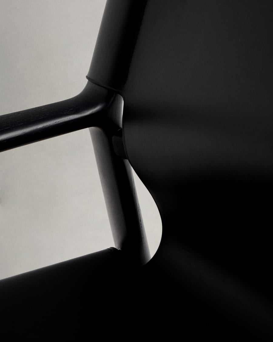 Jan armchair made of black recycled leather fibres and FSC 100% solid ash wood with black finish
