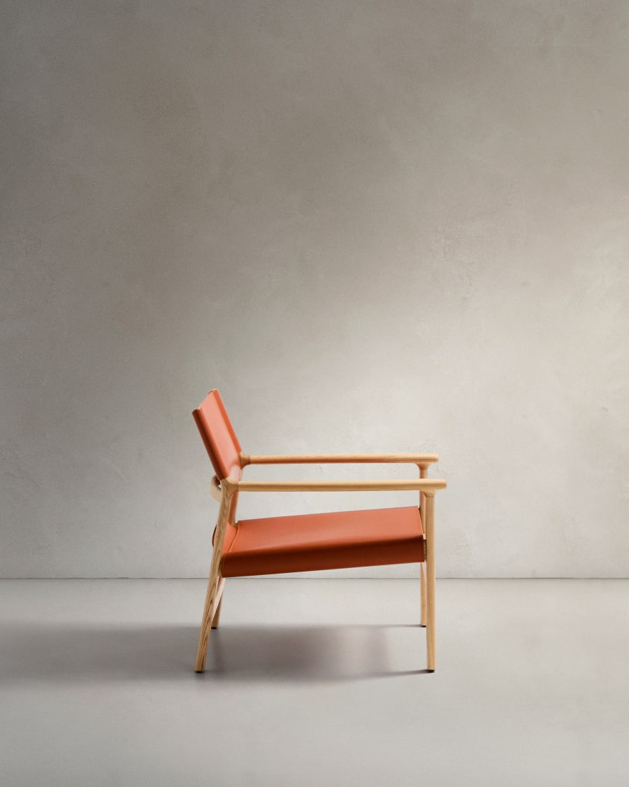 Jan armchair made of light brown recycled leather fibres and FSC 100% solid ash wood with natural tone finish