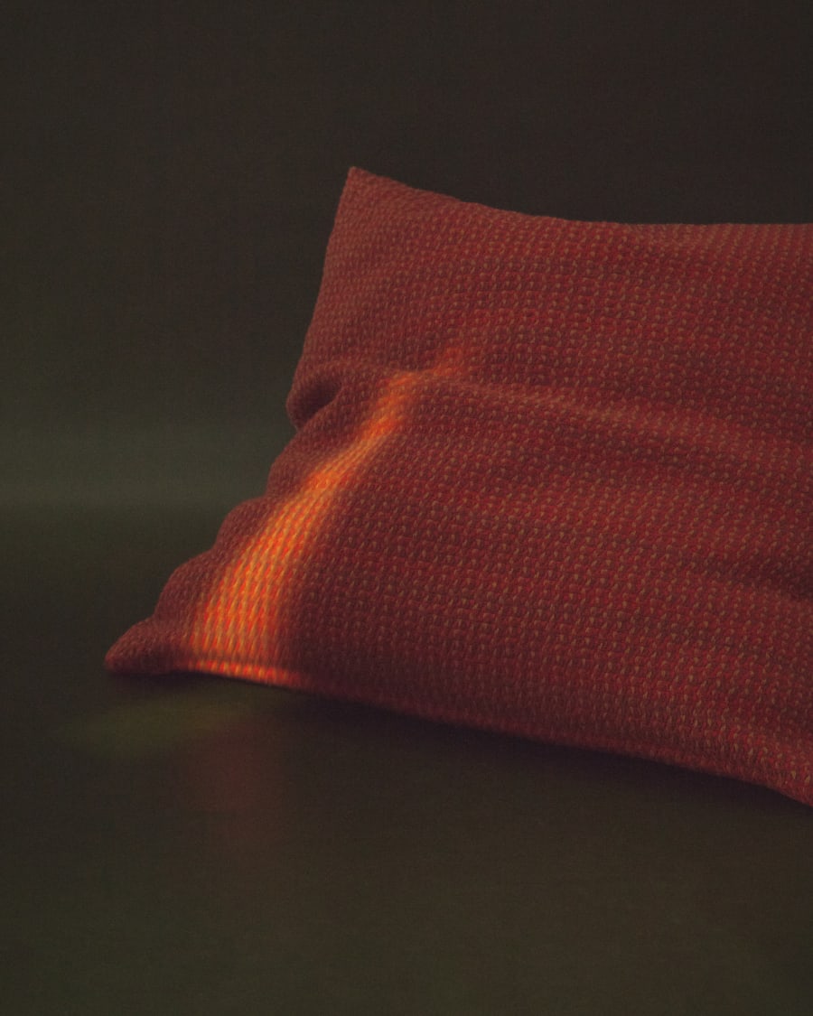 Housse de coussin Nuval en tissu structuré rouge 50 x 50 cm