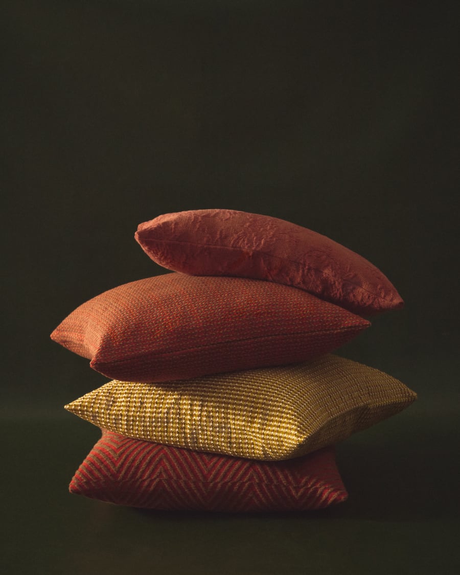 Housse de coussin Velina en jacquard de lin lavé fleuri rouge 30 x 50 cm
