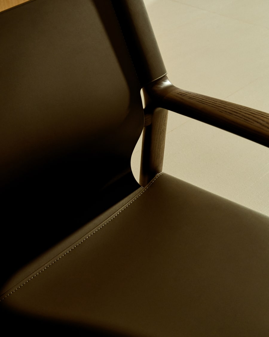 Jan armchair made of dark brown recycled leather fibres and FSC 100% solid ash wood with walnut-coloured finish