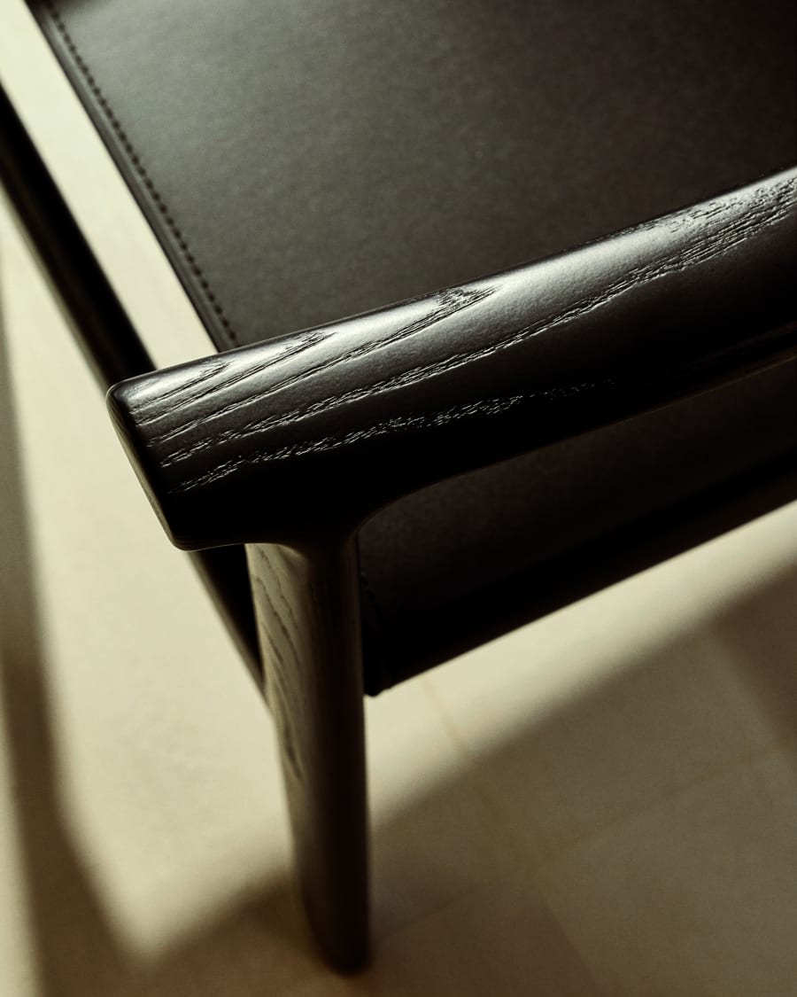 Jan chair made of black recycled leather fibres and FSC 100% solid ash wood with black finish