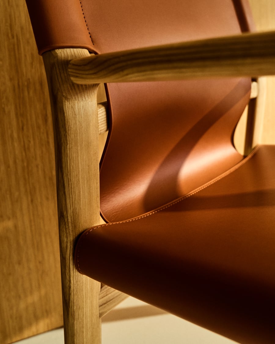 Jan chair made of light brown recycled leather fibres and FSC 100% solid ash wood with natural tone finish