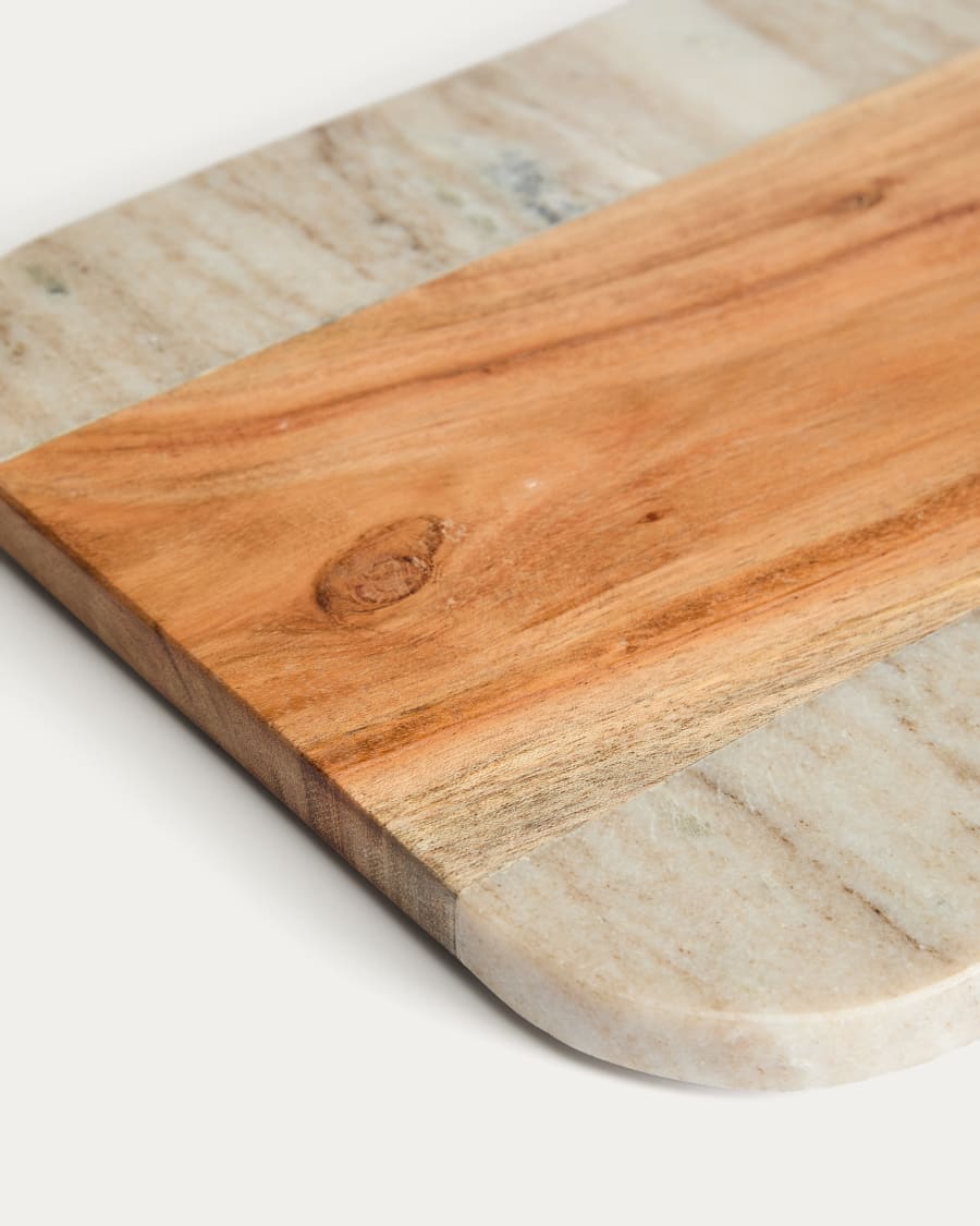 Planche de service Nuvir en marbre beige et bois d’acacia