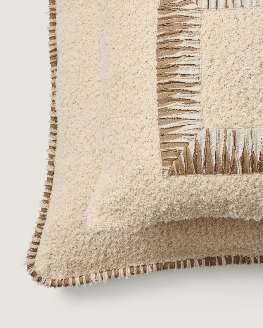 Housse de coussin Enari en coton beige avec liseré contrasté marron 50 x 50 cm