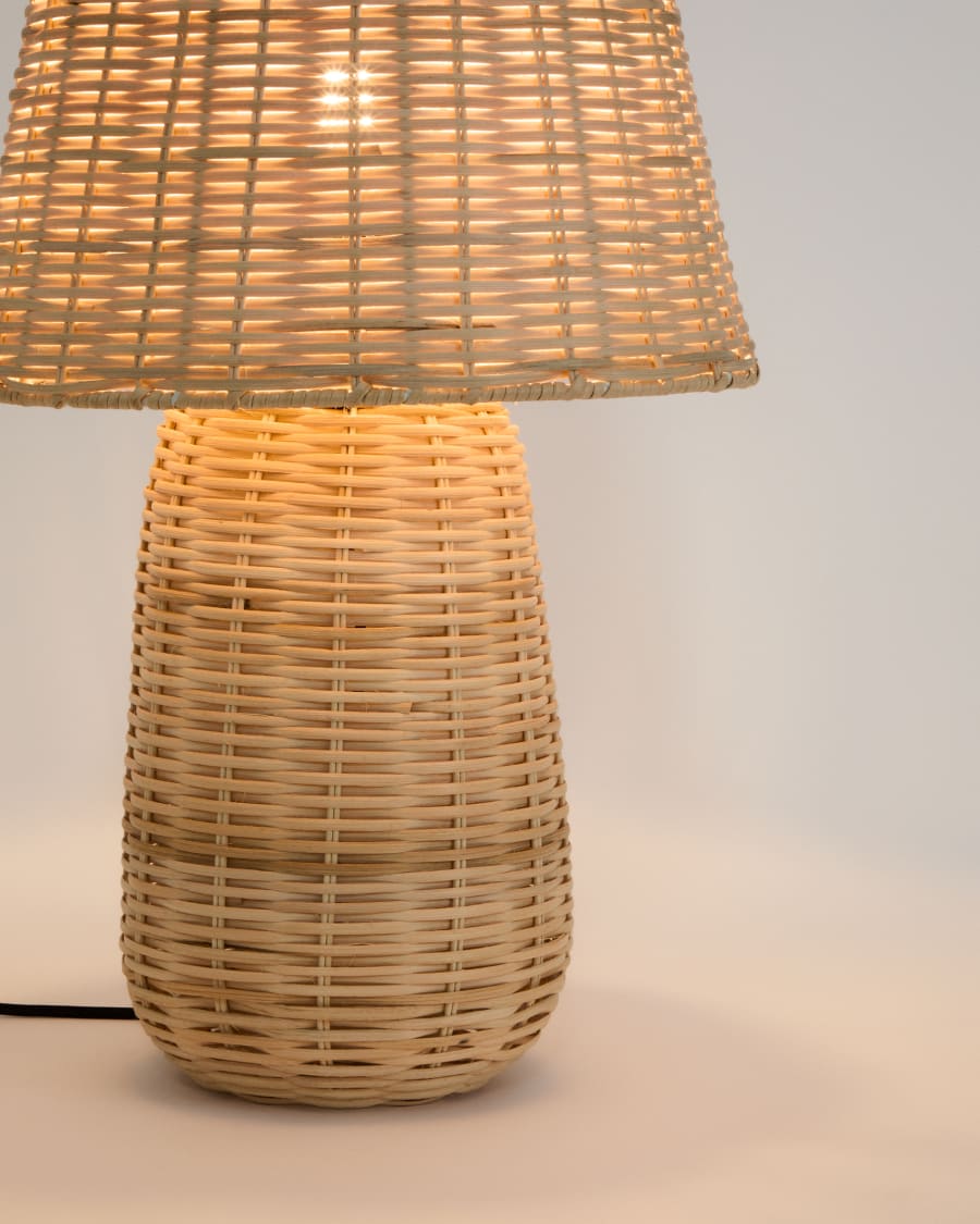Neuda rattan table lamp with light finish