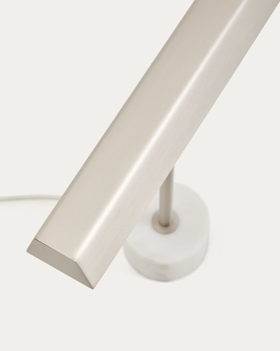 Tischlampe Lynor aus gebürstetem Metall mit schwarzem Marmorsockel