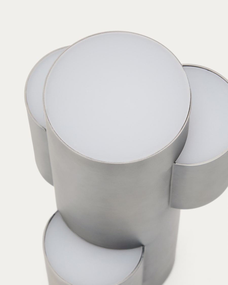 Tragbare LED-Tischlampe Adrina aus hellgrauem Metall mit gebürstetem Finish