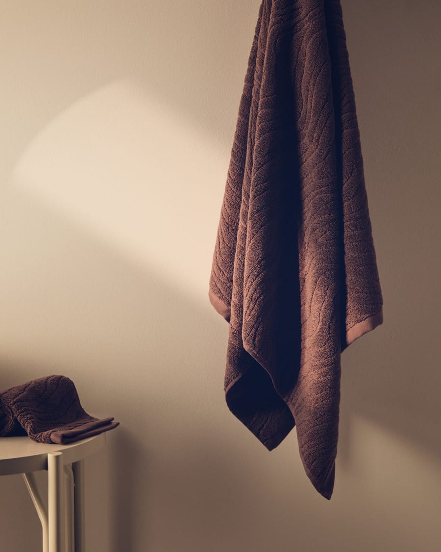 Badetuch Dalira aus 100 % Baumwolle mit Jacquard-Zebramuster, dunkelbraun, 70 x 140 cm