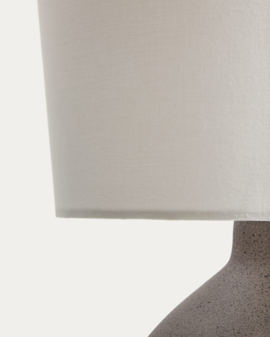 Grande lampe de table Viona avec effet pierre texturée et abat-jour en coton