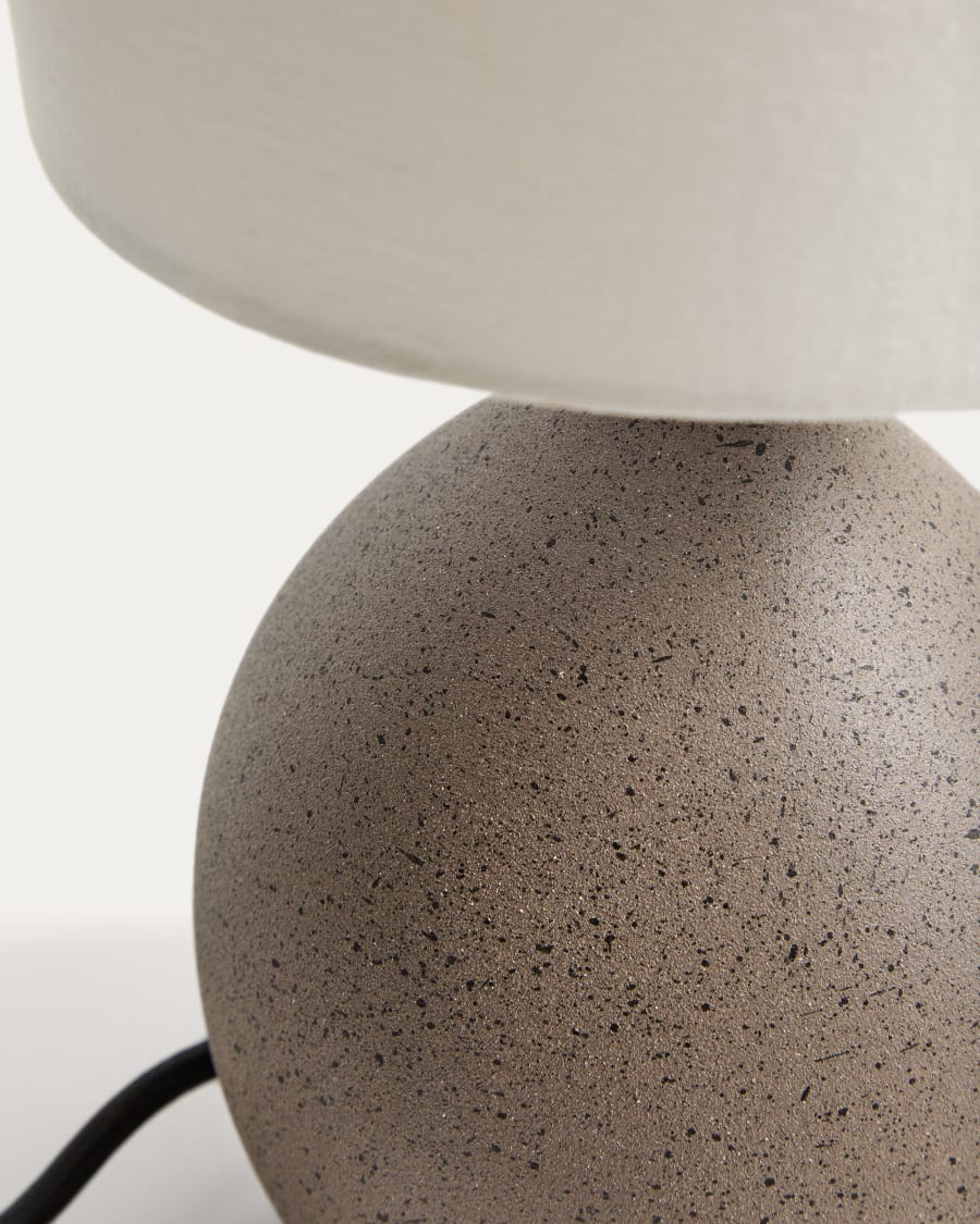Grande lampe de table Viona avec effet pierre texturée et abat-jour en coton