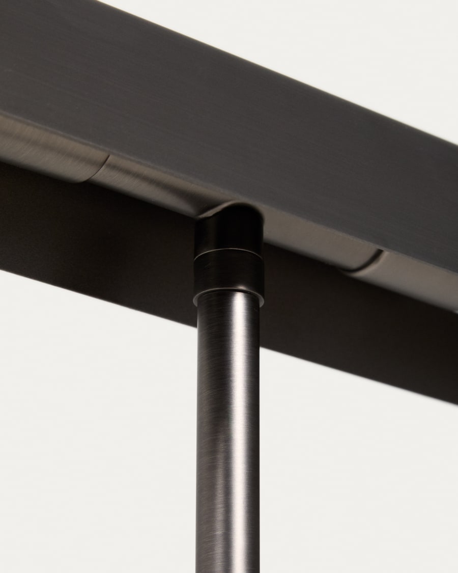 Stehlampe Lynor aus gebürstetem Metall mit weißem Marmorsockel