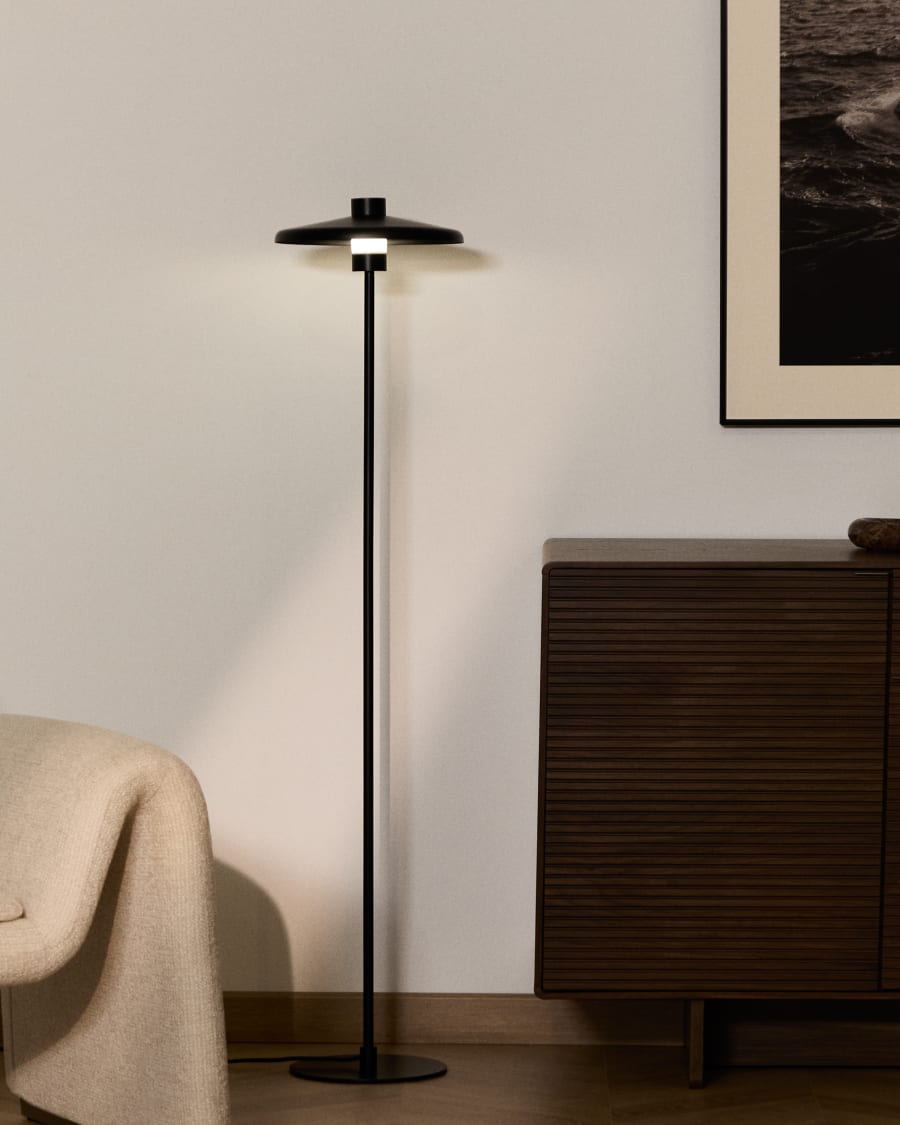 Stehlampe Nuvira aus schwarzem satiniertem Metall