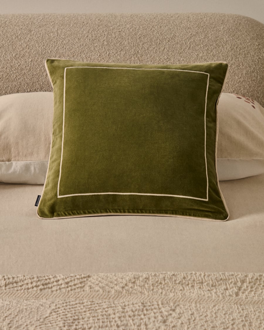 Housse de coussin Tivani en velours vert brodé avec liseré contrasté 45 x 45 cm