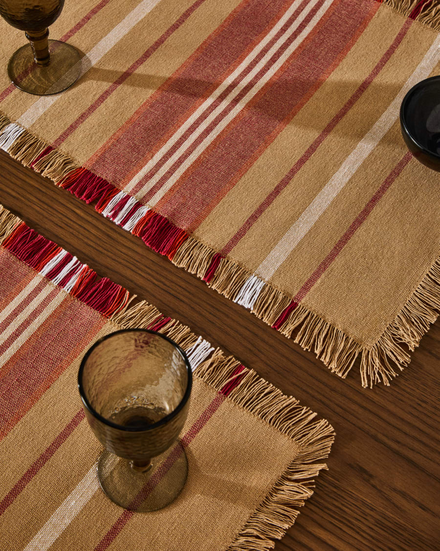 Set di 2 tovagliette Davia in 100% cotone rosso a righe con frange 35 x 50 cm
