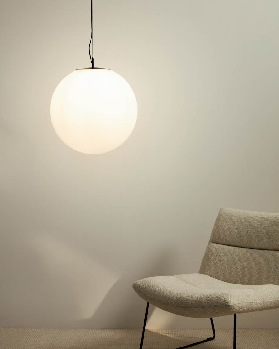 Brisia metal ceiling lamp with black finish and 1 frosted glass ball Ø50cm