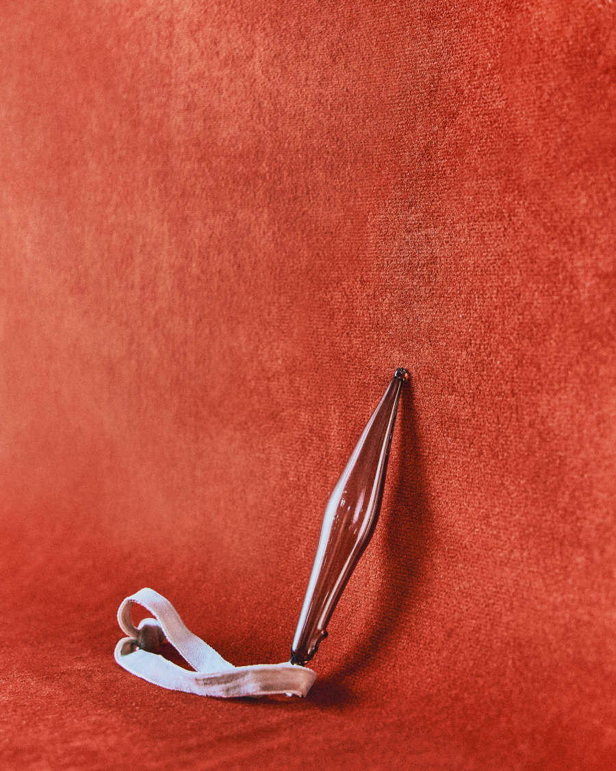 Isven set of 2 brown recycled glass hanging ornaments 10 cm