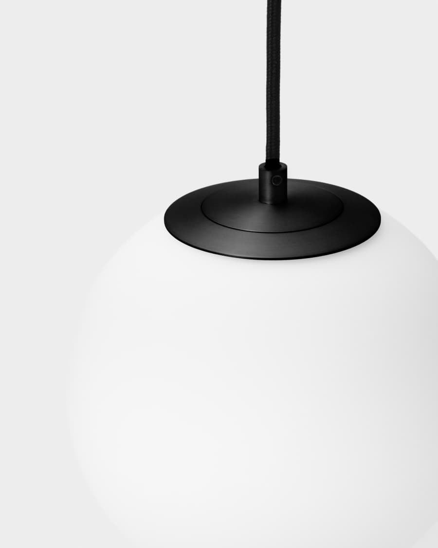 Brisia metal ceiling lamp with black finish and 1 frosted glass ball Ø15cm