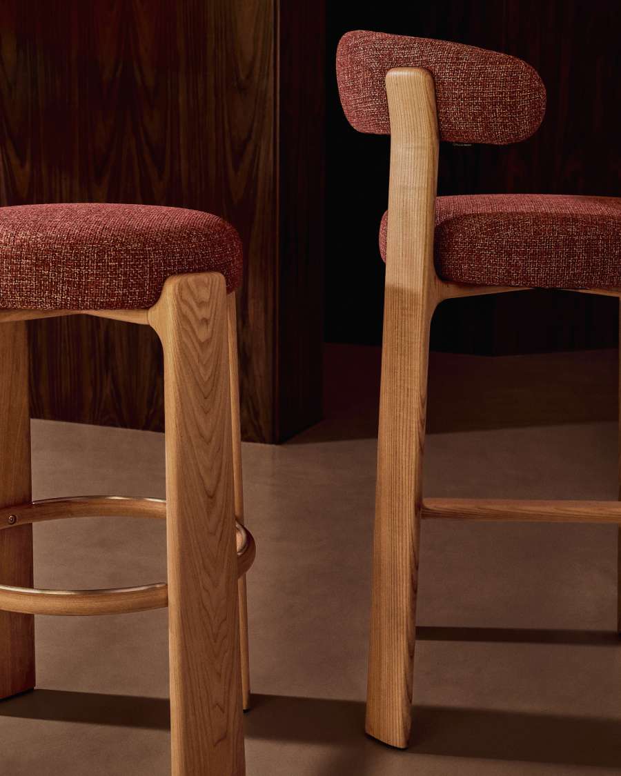 Sgabello Granite in ciniglia color terracotta e legno massiccio di frassino con finitura tono naturale FSC 100% 75 cm