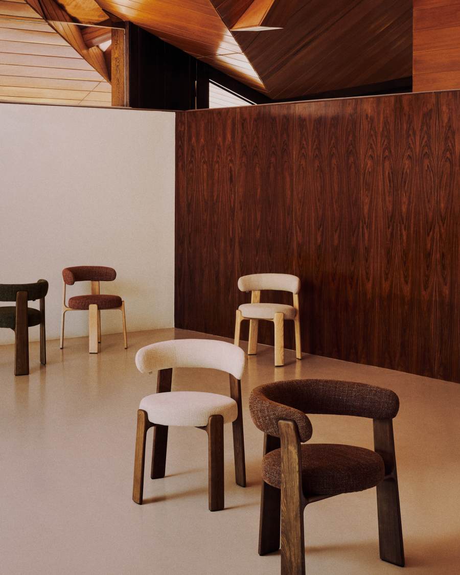Granite 3-legged chair in green chenille and with solid ash wood in a walnut finish FSC 100%