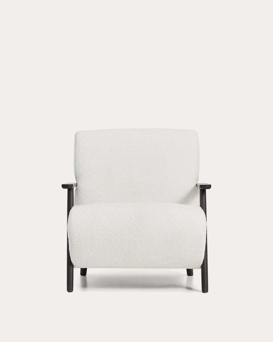 Sessel Meghan in ecrufarbenem, schwer entflammbarem Lammfellimitat mit massivem Eschenholz mit Wenge-Finish, FSC Mix Credit