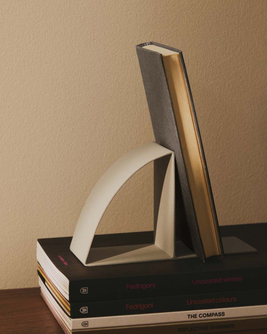 Mistra beige iron bookend