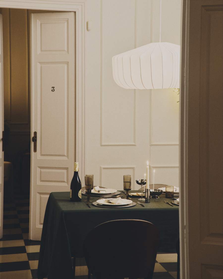 Lampa sufitowa Somar wykonana z włókien syntetycznych i stalowych prętów Ø76 cm