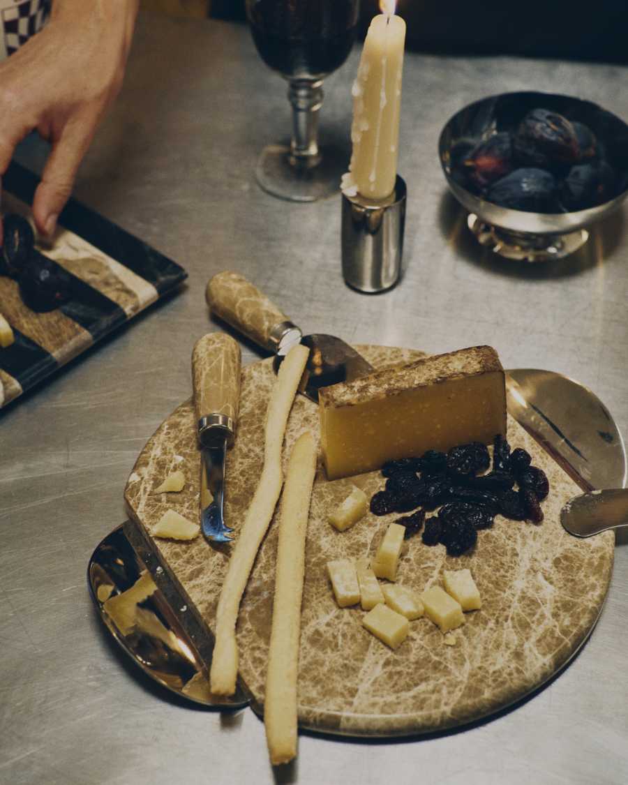 Zestaw Adoma 4 noży do sera z beżowego marmuru i stali nierdzewnej