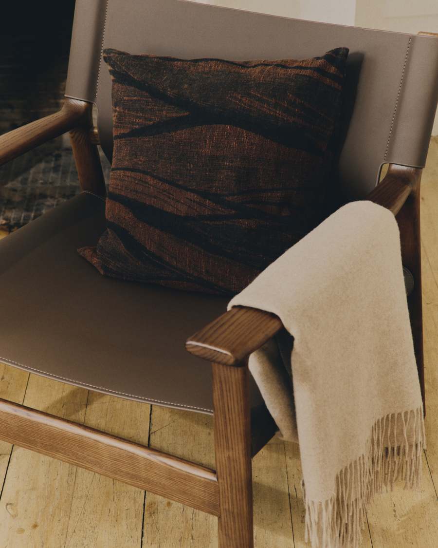 Poszewka Frilo z bawełny i lnu w brązowym żakardzie 50 x 50 cm