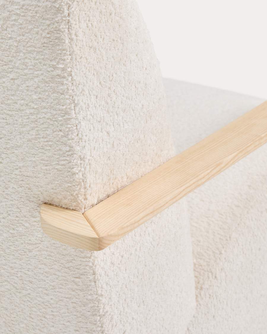 Sessel Meghan in ecrufarbenem, schwer entflammbarem Lammfellimitat mit massivem Eschenholz mit naturfarbenem Finish, FSC Mix Credit