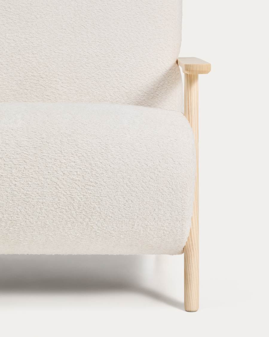 Sessel Meghan in ecrufarbenem, schwer entflammbarem Lammfellimitat mit massivem Eschenholz mit naturfarbenem Finish, FSC Mix Credit