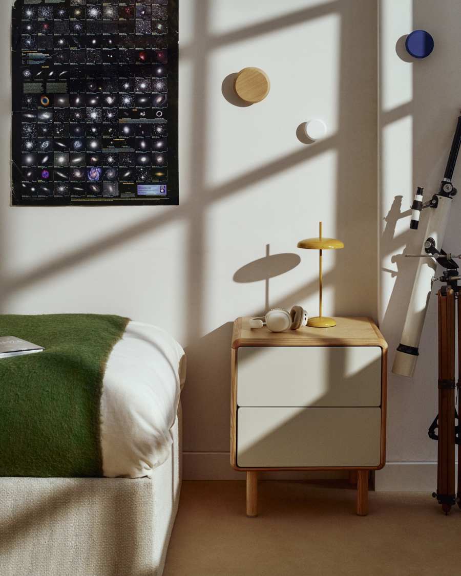 Table de chevet Anielle en bois et placage de frêne 50 x 58,4 cm