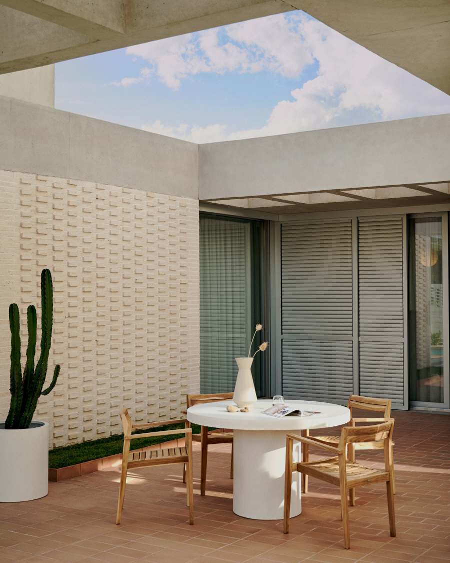 Aiguablava round table in white cement, Ø 120 cm