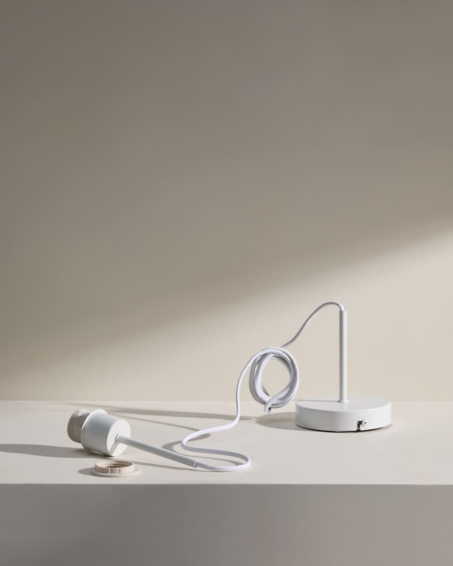 Fluvia metal lamp fitting in a white finish, 250 cm