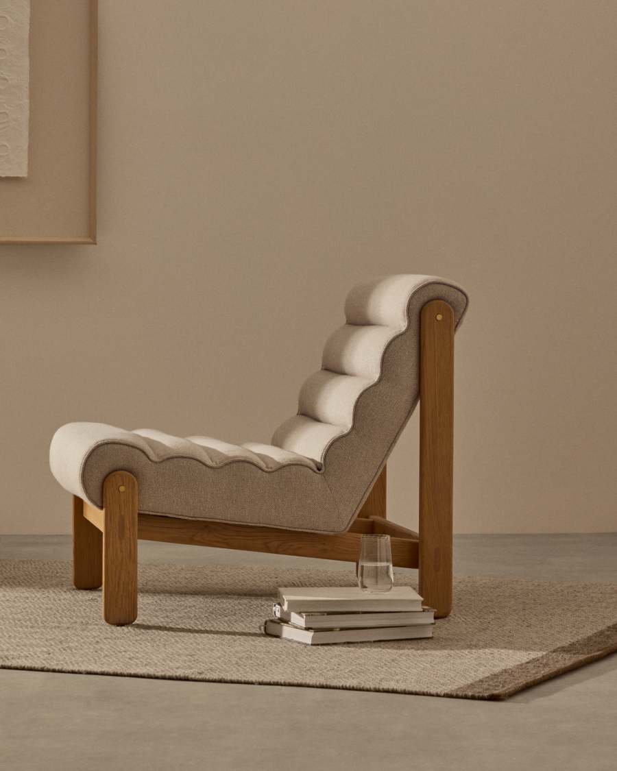 Sessel Magira in Beige aus massivem Eichenholz mit Finish in natürlichem Farbton