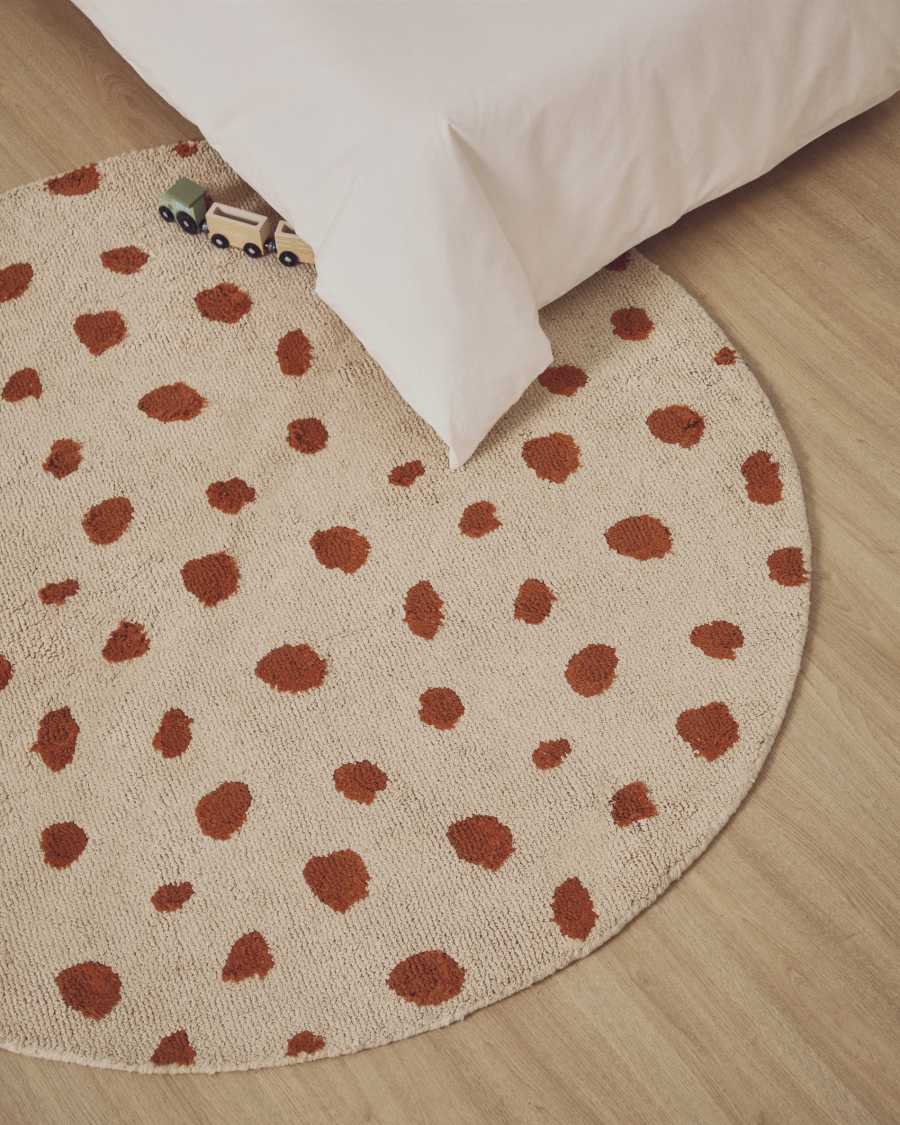 Runder beigefarbener Baumwollteppich Tandani mit Gepardendesign in Orange, Ø 100 cm
