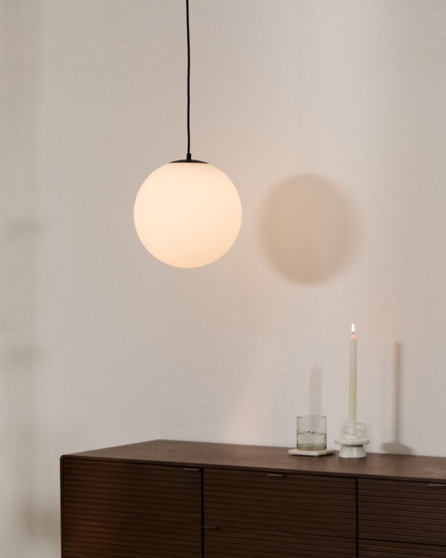 Brisia metal ceiling lamp with black finish and 1 frosted glass ball Ø30cm