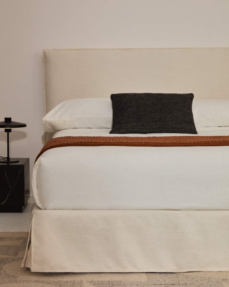 Jaira bed base with removable cover in white chenille for 150 x 190cm mattress