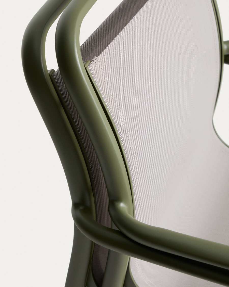 Set with Brela extendable table in green aluminium and 6 stackable Luri chairs in green aluminium and beige texteline 205(287)x100cm