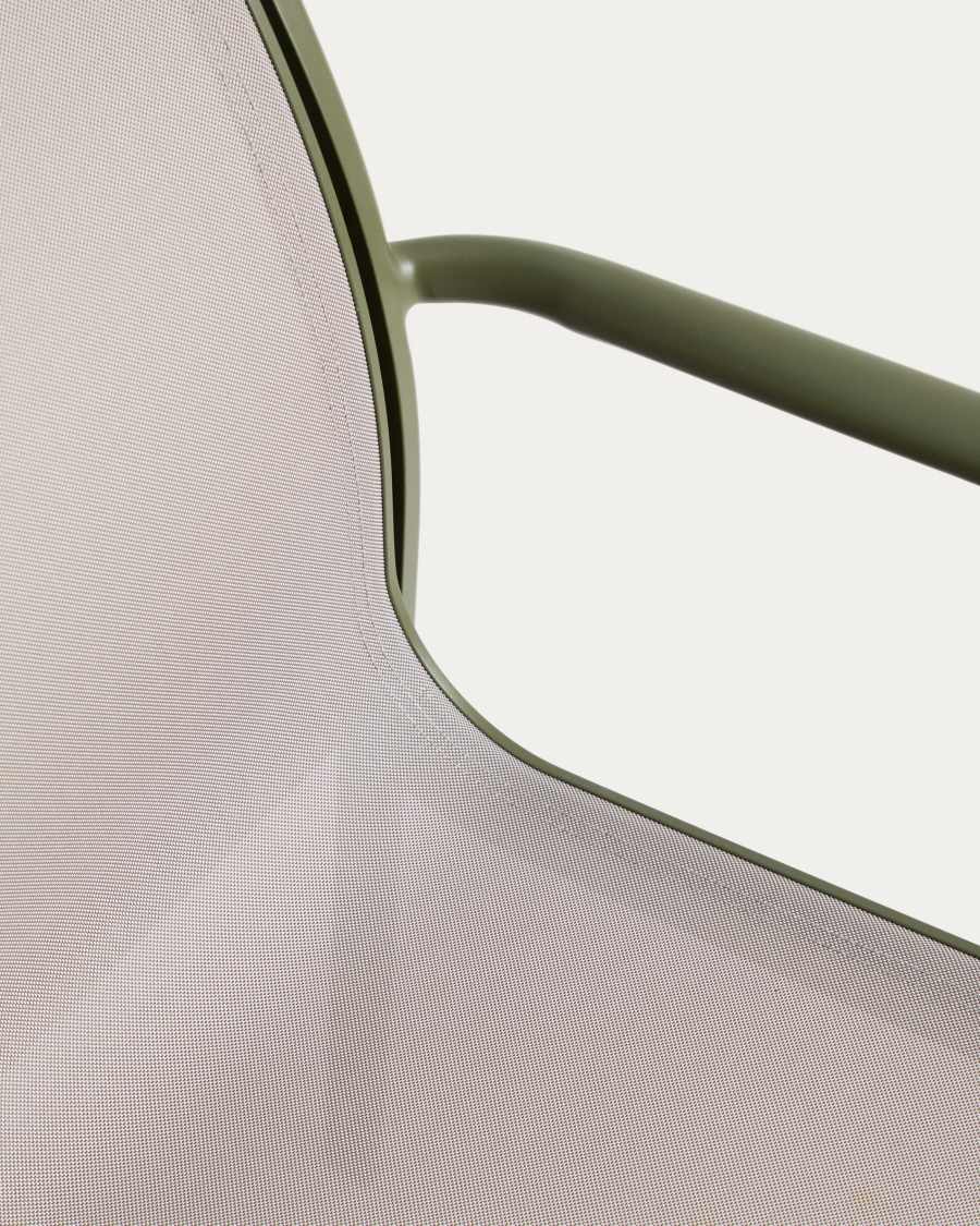 Set with Brela extendable table in green aluminium and 6 stackable Luri chairs in green aluminium and beige texteline 205(287)x100cm
