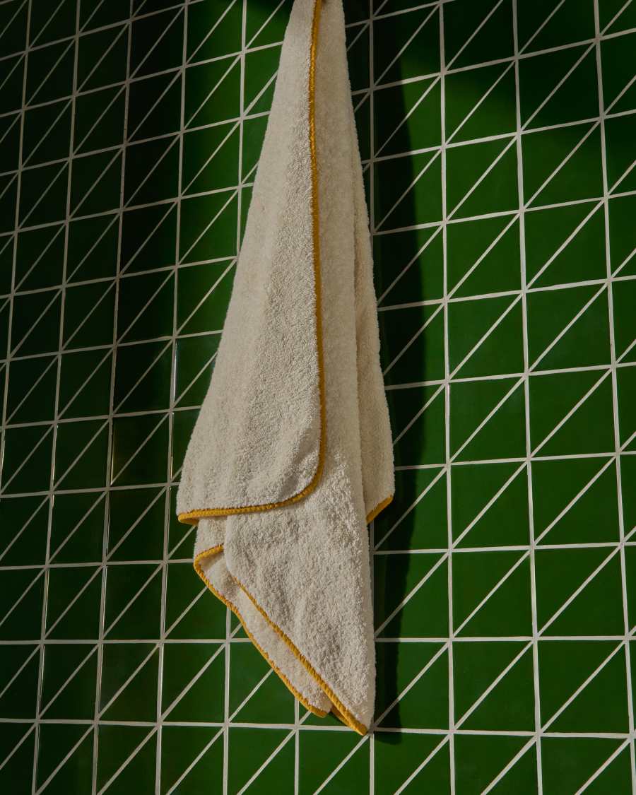 Sedora 100% cotton bath towel with yellow contrast detail 70 x 140cm