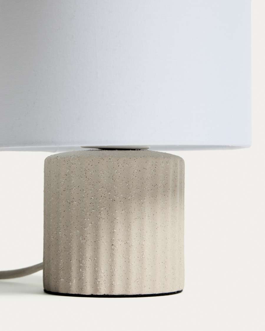 Tischlampe Eshe aus Keramik mit Finish in Beige
